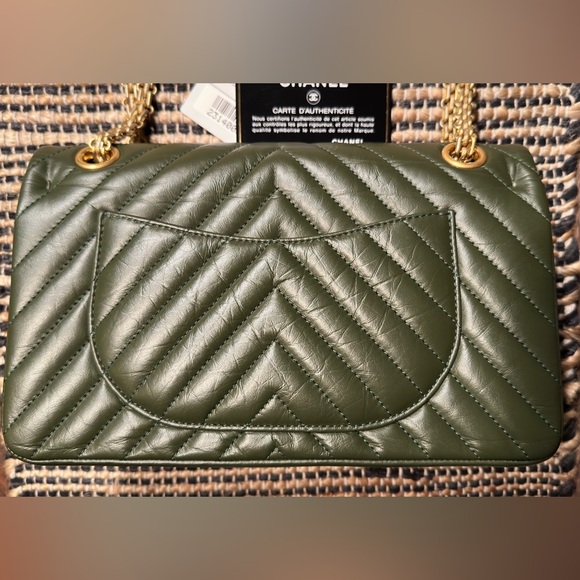 NEW Chanel 2.55 225 Reissue 16A Green Chevron Calfskin GHW Small Flap Classic - Picture 2 of 13